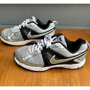 Nike Dart Youth Running Shoes Gray Black White Size 3Y Lightweight Sneakers